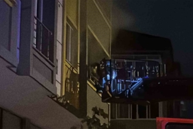 Arnavutköy’de elektrik panosundan çıkan yangın paniğe neden oldu