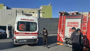 Arnavutköy’de geri dönüşüm tesisini sigara küle çeviriyordu