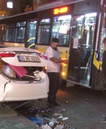 Ataşehir’de İETT otobüsü ile otomobil çarpıştı: 4 yaralı