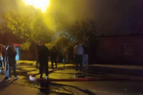 Ataşehir’de yanan evin içerisine girip kadını kurtaran vatandaş, o anları kayda aldı