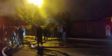 Ataşehir’de yanan evin içerisine girip kadını kurtaran vatandaş, o anları kayda aldı