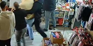 Avcılar’da ‘maytap’ kavgası kamerada