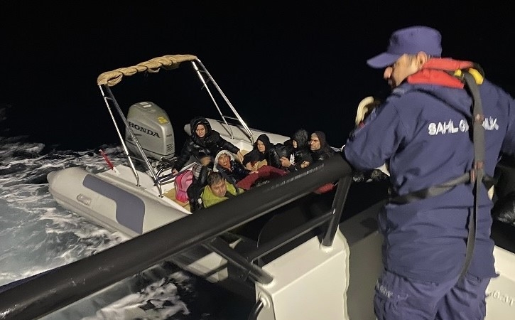 Ayvacık açıklarında 40 kaçak göçmen yakalandı