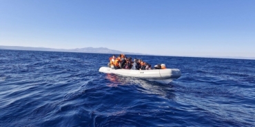 Ayvalık açıklarında 28 düzensiz göçmen yakalandı