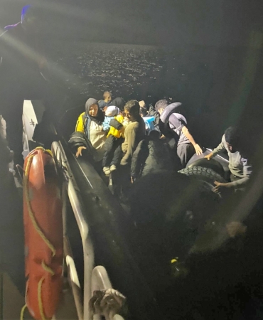 Ayvalık açıklarında 39 düzensiz göçmen yakalandı