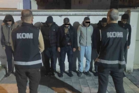 Ayvalık’ta  7 düzensiz göçmen ve 2 insan kaçakçısı polisten kaçamadı