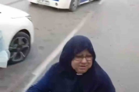 Azimli anne ve babanın zaferi... Engelli oğlunu bindirmek için otobüsün önüne yattı