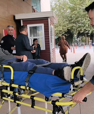 Baba-oğul şakalaşırken pencereden düştü