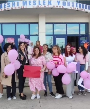 Babaeski’de pembe balonlar gökyüzüne bırakıldı