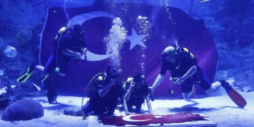 Bağcılar Belediyesinden Cumhuriyet’in 101’inci yılına özel su altı dalışı