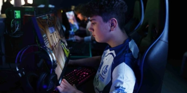 Bağcılar’da e-spor oyuncusu Emirhan, 23 milyon arasından 44’üncü oldu