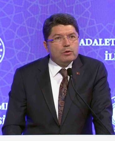Bakan Tunç: "Yüksek standartlı demokrasi yolunda emin adımlarla ilerlememizi sağlayacak yeni bir anayasaya ihtiyacımız var”