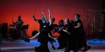 Bakırköy Belediye tiyatroları 2024-2025 tiyatro sezonunu "flu lysistrata" ile açtı