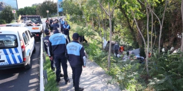 Bakırköy Belediyesi Zabıt Müdürlüğü ekipleri çevre düzenine uygunsuz barınma alanlarına müdahale ediyor