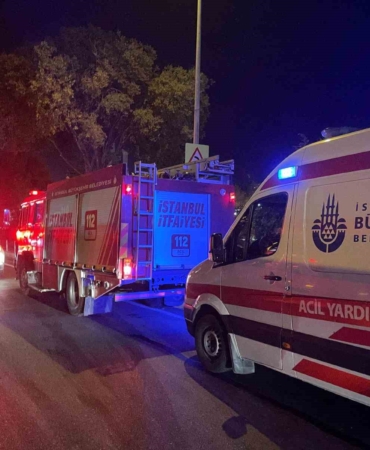 Bakırköy’de 3 aracın karıştığı zincirleme kazada 4 kişi yaralandı