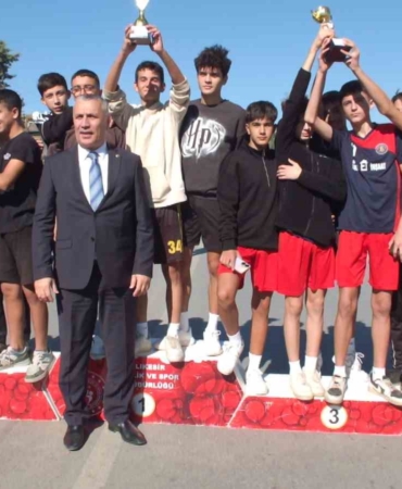 Balıkesir’de 101. Yıl Cumhuriyet Koşusu yapıldı