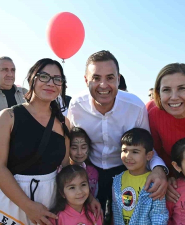 Balıkesir’de 1010 uçurtma Cumhuriyet için havalandı