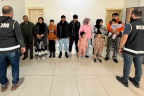 Balıkesir’de 11 düzensiz göçmen ve 2 organizatör yakalandı