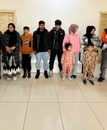 Balıkesir’de 11 düzensiz göçmen ve 2 organizatör yakalandı