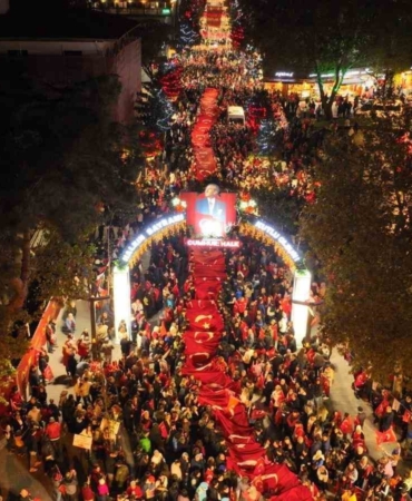Balıkesir’de Cumhuriyet coşkusu sokaklara sığmadı