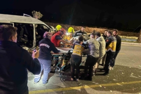 Balıkesir’de minibüs takla attı: 1 ölü, 4 yaralı