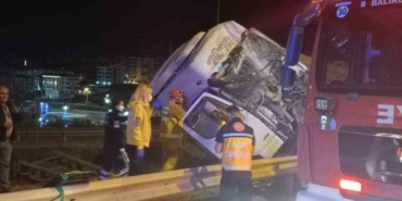 Bandırma’da yoldan çıkan kamyon tabelaya çarptı: 1 yaralı