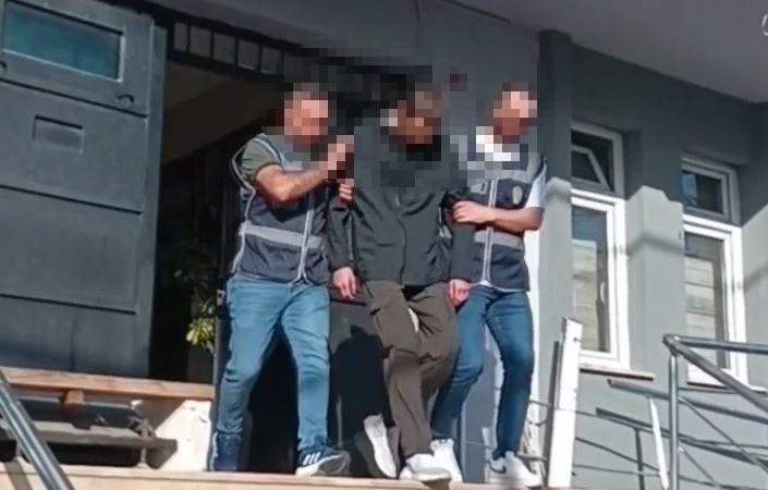 Başakşehir’de bir şahıs yolda yürüyen 3 kişiyi bıçakladı