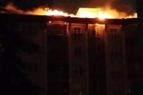 Başakşehir’de korkutan yangın: Çatıda çıkan yangın yan binalara sıçradı