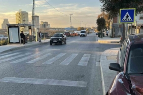 Başakşehir’de yarış yapan otomobil sürücüsü, işçilerin oturduğu araziye uçtu: 4 yaralı