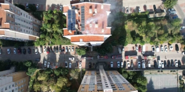 Başakşehir’deki sitede korkutan yangın: 3 kişi dumandan etkilendi