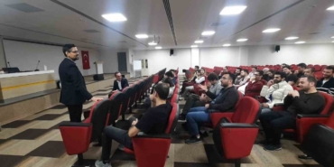 Başhekim Ergenç, yeni atanan acil uzmanları ve pratisyen hekimlerle bir araya geldi