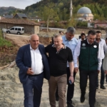 Başkan Aka, muhtarlarla görüşüp sorunları not ediyor