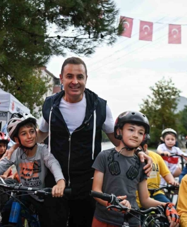 Başkan Akın, çocuklarla birlikte pedal çevirdi
