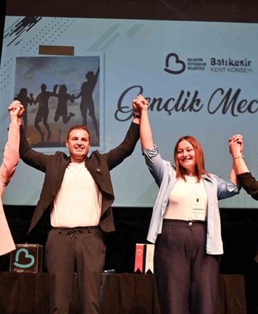 Başkan Akın: "Gençlerimizle omuz omuza çalışacağız"