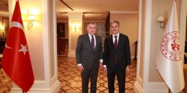 Başkan Alemdar müjdeyi verdi: 2 ilçeye spor salonu ve mahallelere futbol sahası