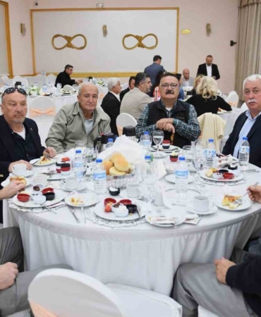 Başkan Aydın muhtarların gününü kutladı