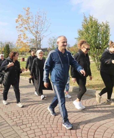Başkan Çiftçi, vatandaşlarla sabah yürüyüşü yaptı
