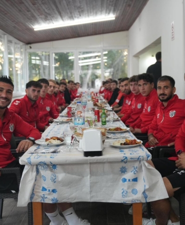 Başkan Deveciler moral yemeğinde sporcularla buluştu
