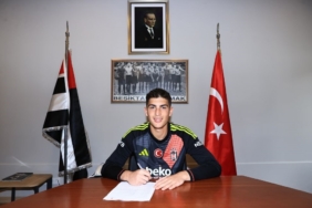 Beşiktaş, Mehmet Tuğra Yeşilyurt’la profesyonel sözleşme imzaladı