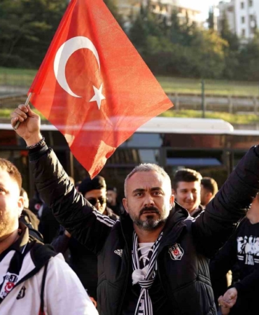 Beşiktaş taraftarı stadyuma geldi