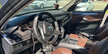 Beylikdüzü’nde maskeli hırsızlar otomobillerin camını kırıp hayalet ekran ve çanta çaldı