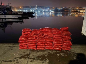 Beyoğlu’nda 75 çuval kaçak midye ele geçirildi