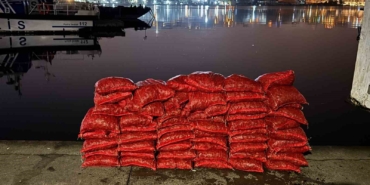 Beyoğlu’nda 75 çuval kaçak midye ele geçirildi
