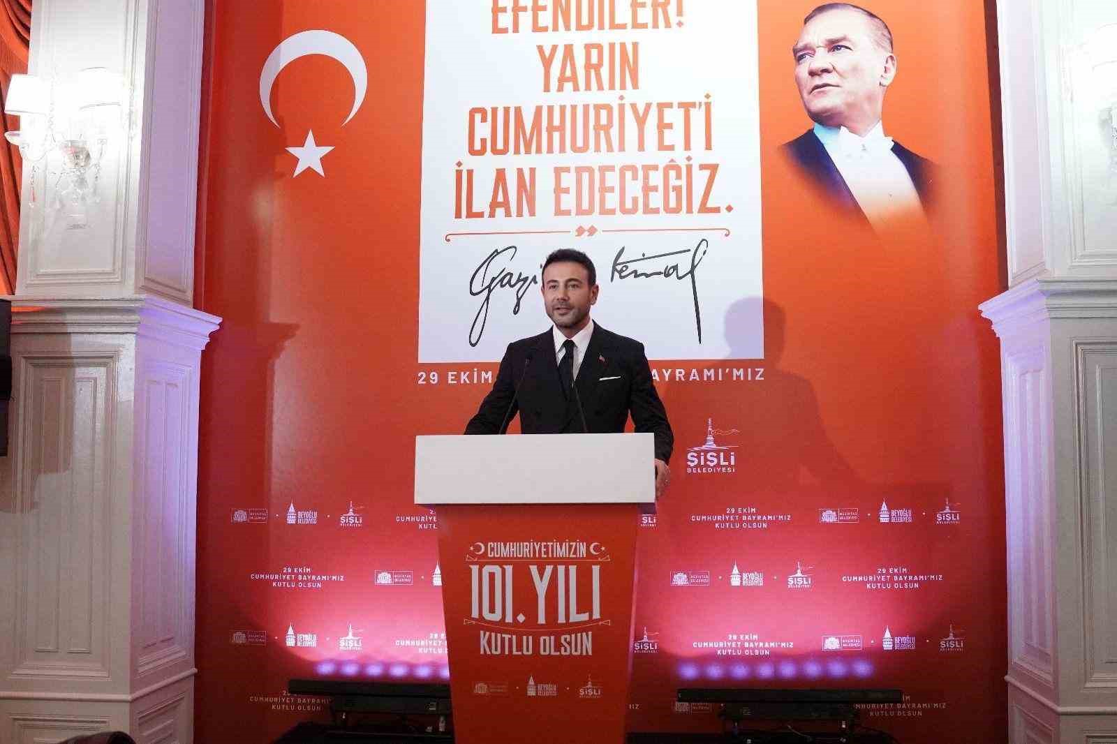 Beyoğlu’nda Cumhuriyetin 101. yılına özel Cumhuriyet Balosu