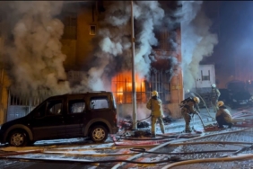 Beyoğlu’nda yatak imalathanesi alev alev yandı