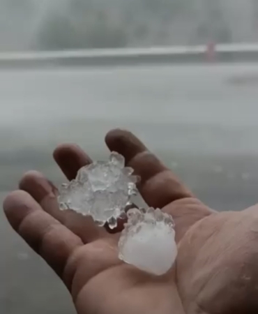 Biga’da ceviz büyüklüğünde dolu yağdı
