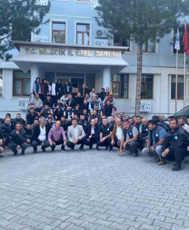 Bilecik İl Özel İdare işçilerinden oturma eylemi