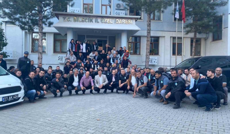 Bilecik İl Özel İdare işçilerinden oturma eylemi