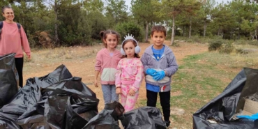 Bilecik’te bir site sakinleri çevre temizliğinde 30 poşet çöp topladı