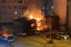 Bilecik’te metruk bina alevlere teslim oldu